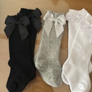 Baby/toddler knee high socks with bows